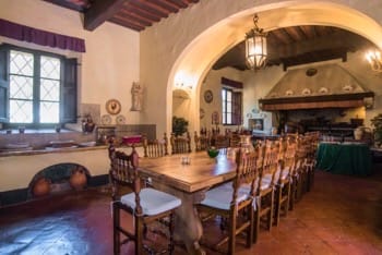 tavolo-villa-sala-pranzo-toscana