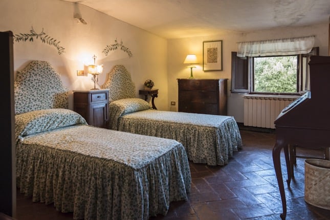 Villa-Corsano-letto-toscana-camera